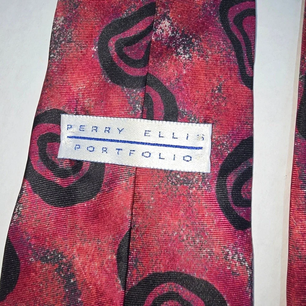 VINTAGE Perry‎ Ellis Portfolio Imported Silk Men's Tie Reddish Pink Abstract